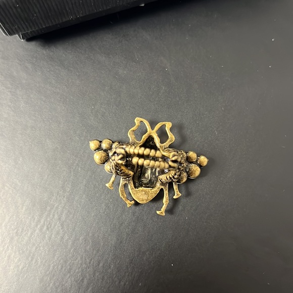 Gucci Bee Crystal & Pearl Ring - Picture 4 of 4